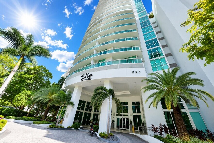 Building Photo - 951 Brickell Ave