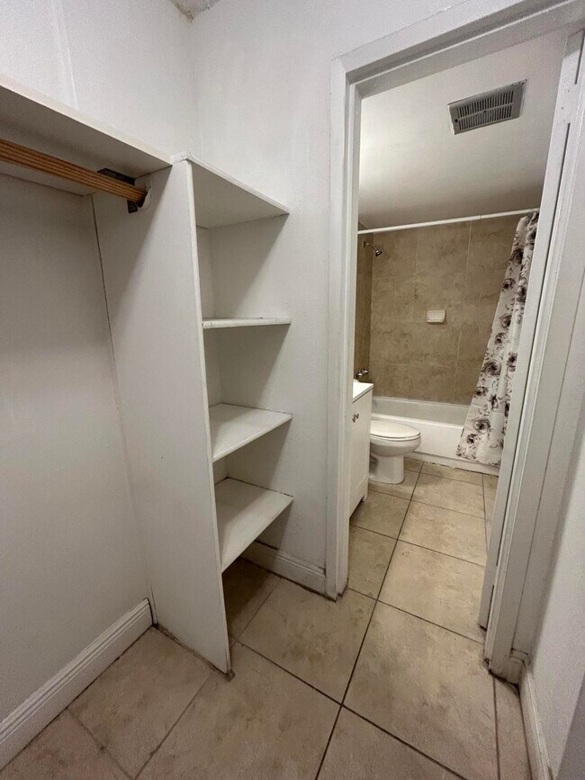 Building Photo - 1805 Sans Souci Blvd