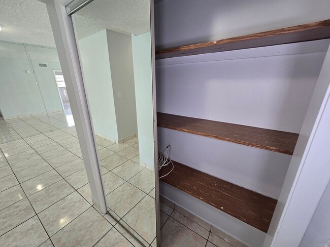 Building Photo - 120 ROYAL PALM Rd