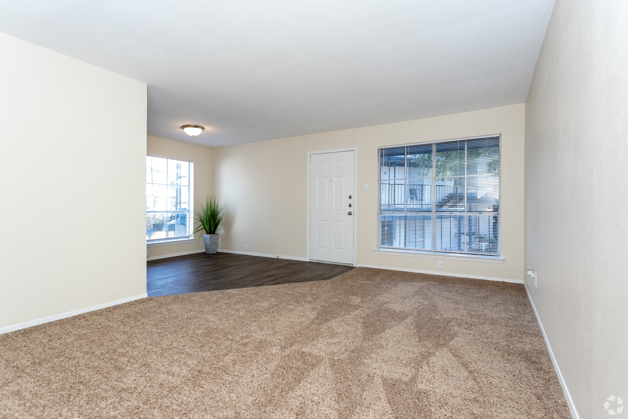 Villas Del Tesoro Apartments 7963 Villa Cliff Dr Dallas TX 75228