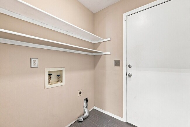 Building Photo - $3,048.95 with $300 Cleaning Voucher, 3 Beds - 2 Bath, Single Family Home in Highlands Ranch with...