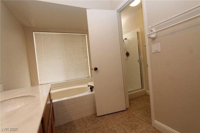 Building Photo - 6605 Vicuna Dr