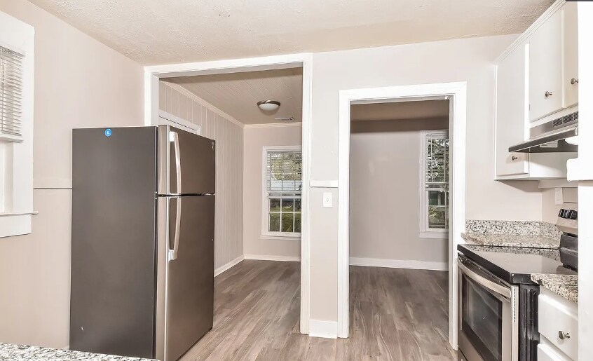 Building Photo - 2116 Roosevelt Dr