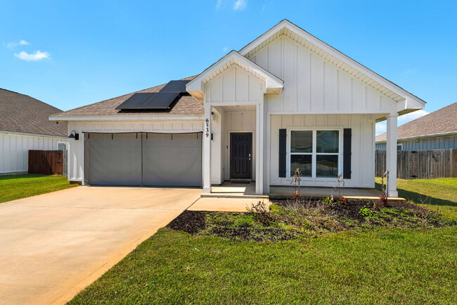 Building Photo - "Charming 4-Bed Oasis with Granite Touches in Gulf Breeze – Electric Included!"
