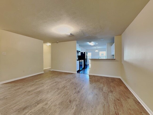 Building Photo - 12618 Mountain Daisy Rd