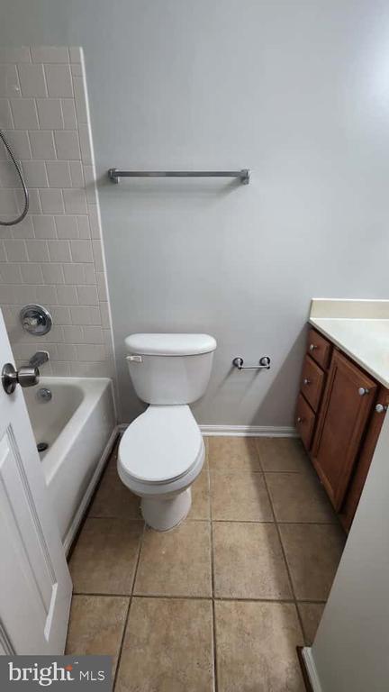 Building Photo - 2420 Sandwich Ct