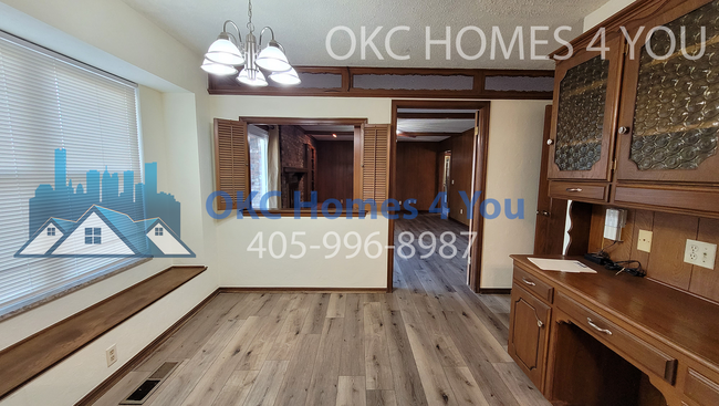 Building Photo - 3 Bed with Lake Hefner View