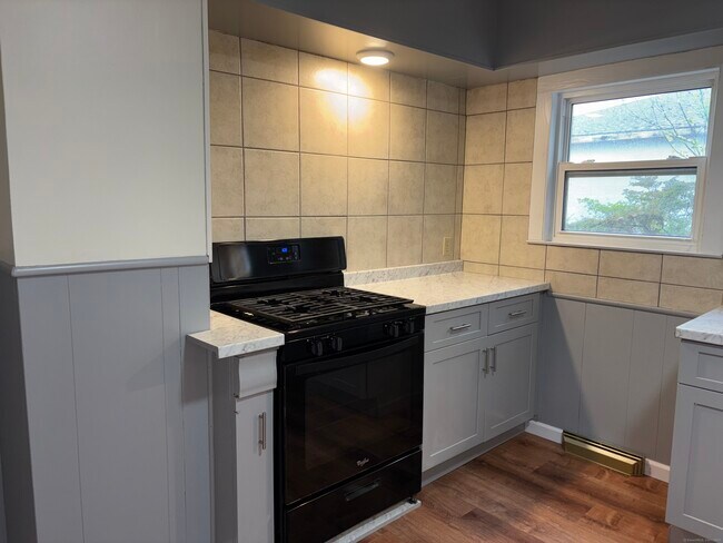 Building Photo - 49 N Harbor St