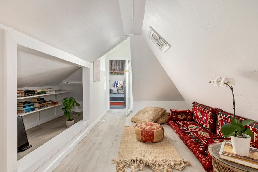 Building Photo - 2427 N Gower St