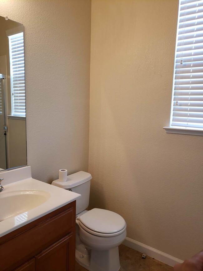 Building Photo - Huge Bella Flora house ready for you to ca...
