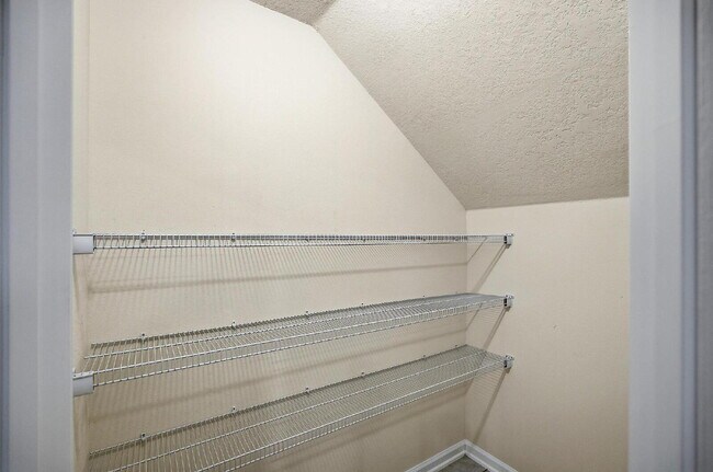 Building Photo - 165 Redbud Rd