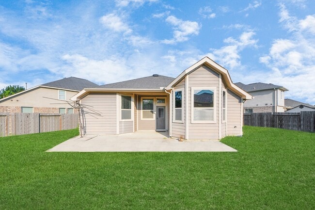 Building Photo - 2402 Village Lakes Dr