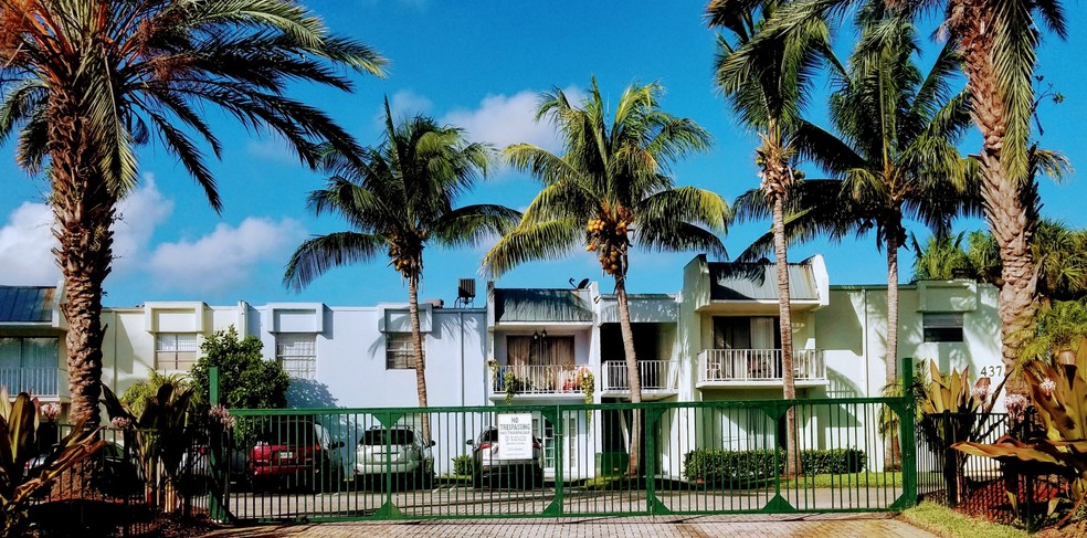 Primary Photo - Infinity: Clear Lake Palms