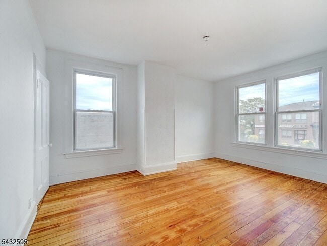 Building Photo - 444 N Broad St