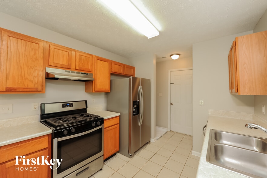 Building Photo - 5255 Hillcrest Glenn Dr