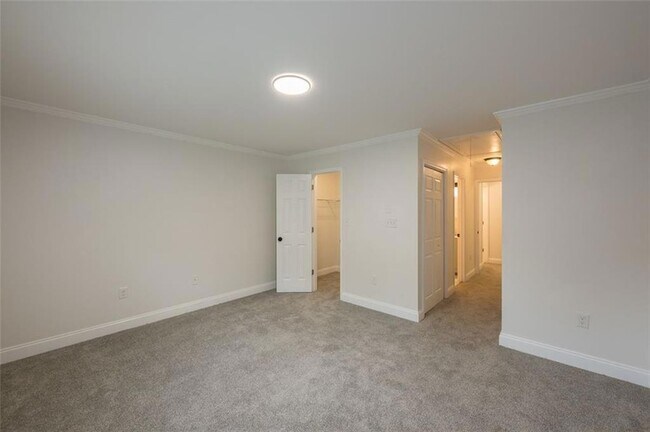 Building Photo - 2027 Lois Pl NW