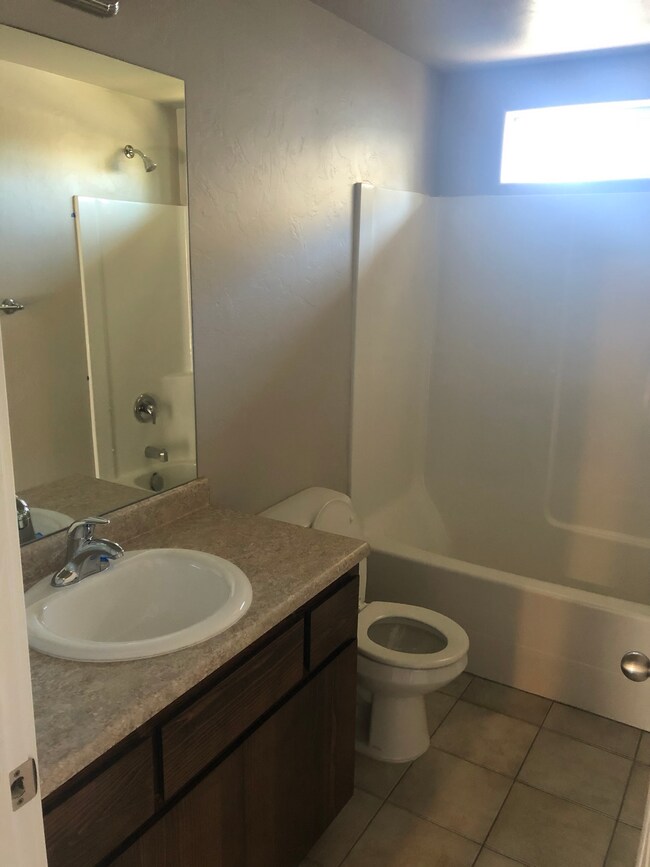 Hall Bath - 1675 Grand Ave