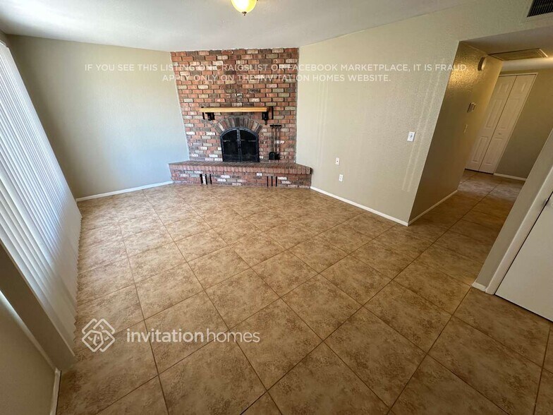 Building Photo - 5620 S La Rosa Dr