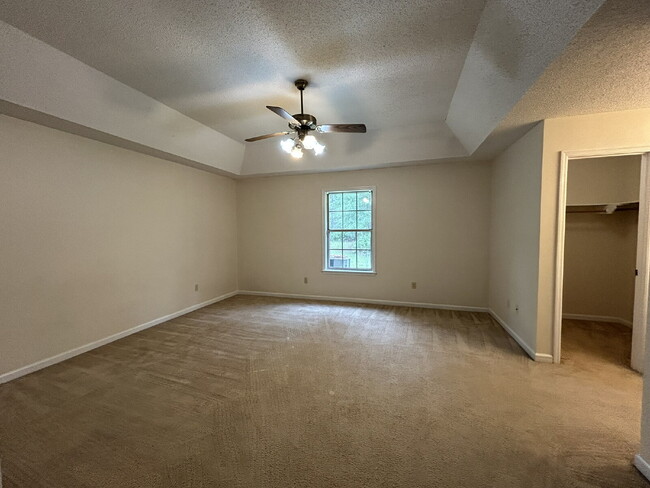 Building Photo - House for Rent
