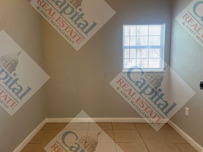 Building Photo - Take the Key!!!