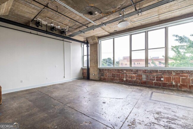 Building Photo - 505 Whitehall St SW