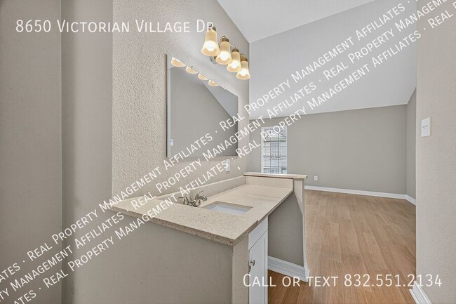 Building Photo - 8650 Victorian Village Dr