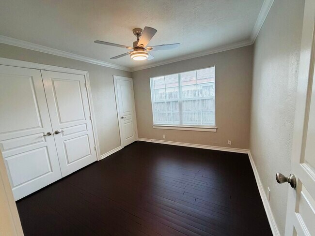 Building Photo - 5080 Browning Dr