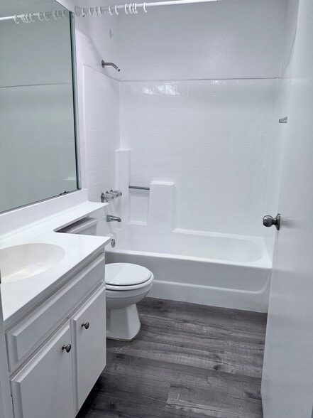 Building Photo - 2425 Purdue Ave