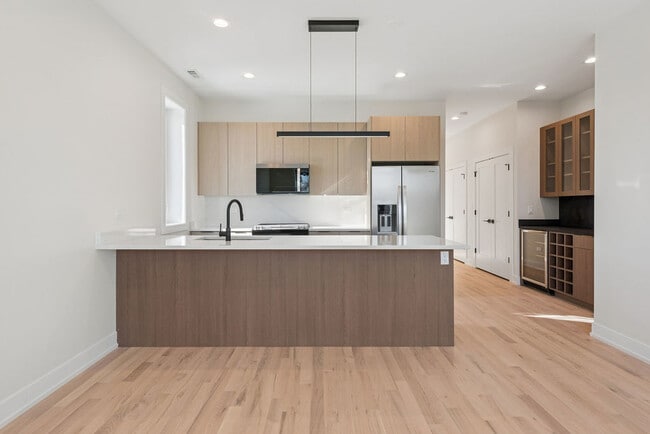 Building Photo - 4536 S Prairie Ave