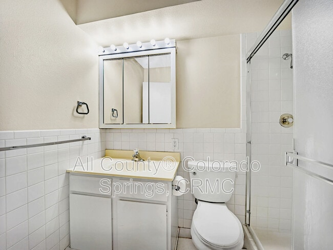 Building Photo - 411 Lakewood Cir