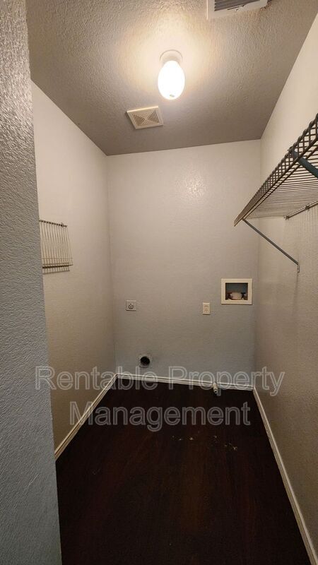 Building Photo - 768 River Garden Dr