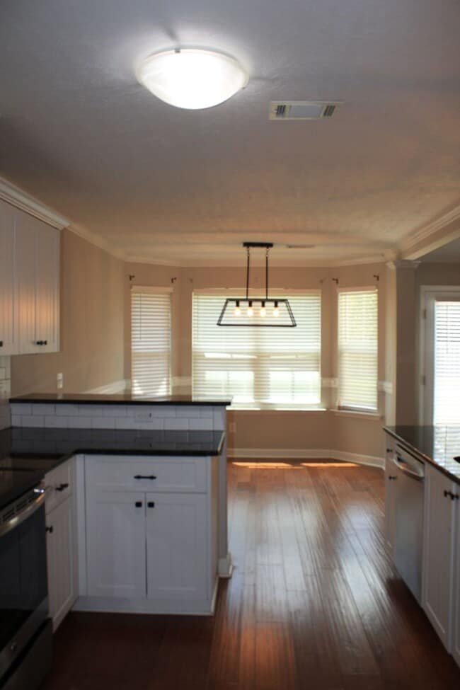 Building Photo - 7105 Summerton Dr