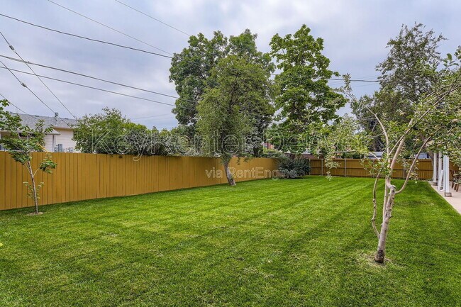 Building Photo - 2796 S Quay Way