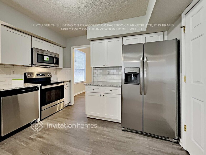 Building Photo - 3939 Armitage Dr