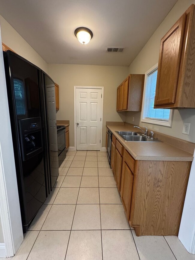 Building Photo - Nice 2/2.5 Townhouse in East Rome- $1,295