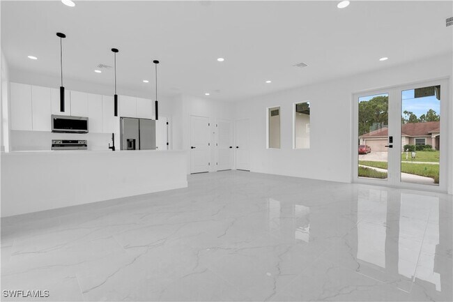 Building Photo - 100 W 11th St