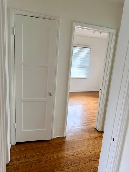 Building Photo - 4319 Cahuenga Blvd