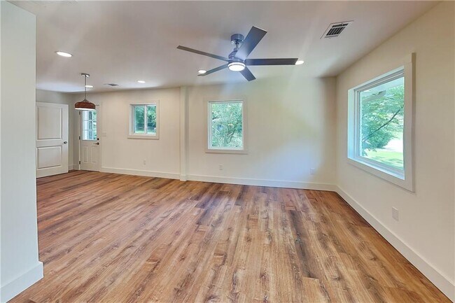 Building Photo - 360 Simpson Terrace NW
