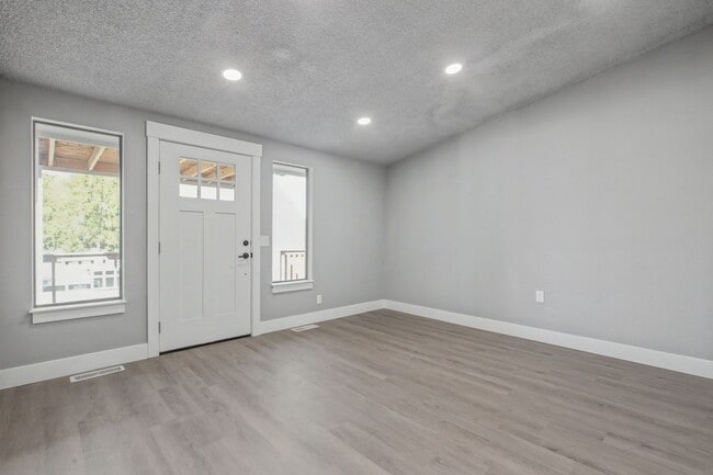 Building Photo - 332 Birch