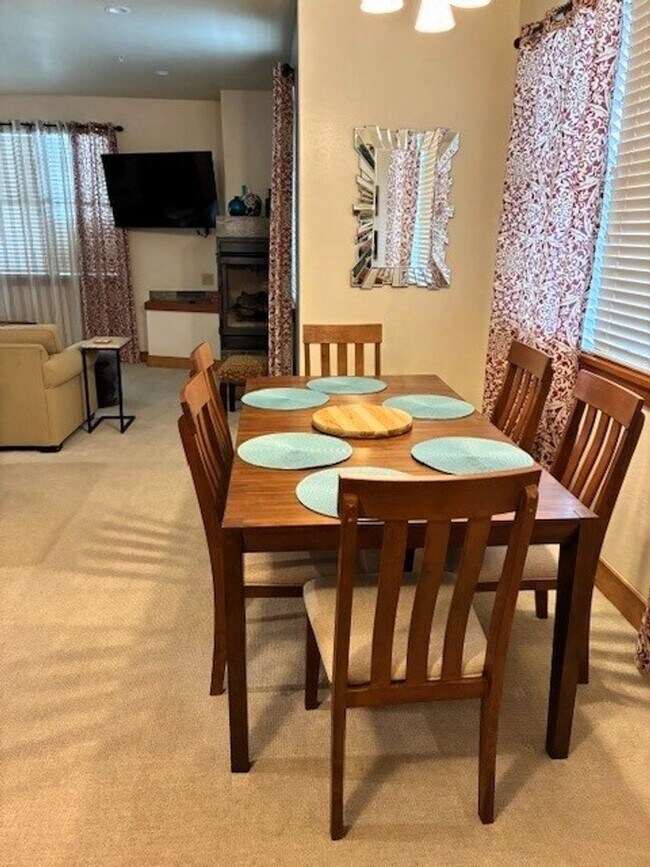 Building Photo - Summer Seasonal Rental - The Cache at Union Creek #3-101