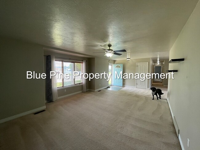 Building Photo - 810 Tennis Ct Dr