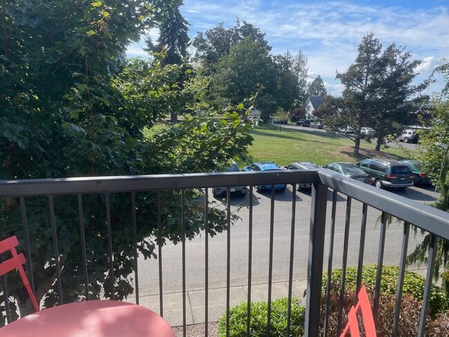 Balcony overlooks Laurel Park - 1000 High St