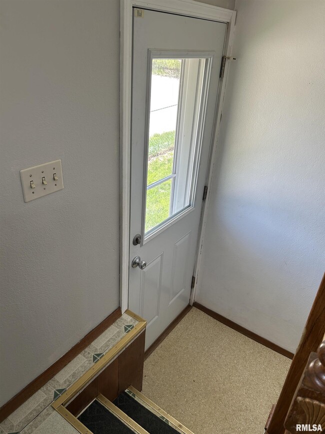 Building Photo - 405 Keller St