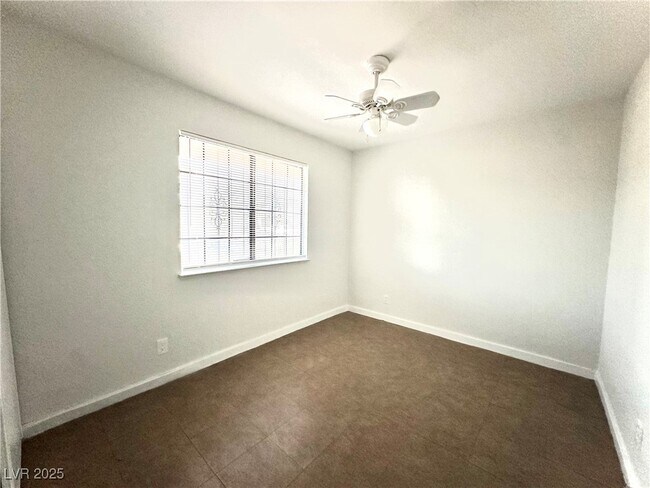 Building Photo - 2112 Venus Ave