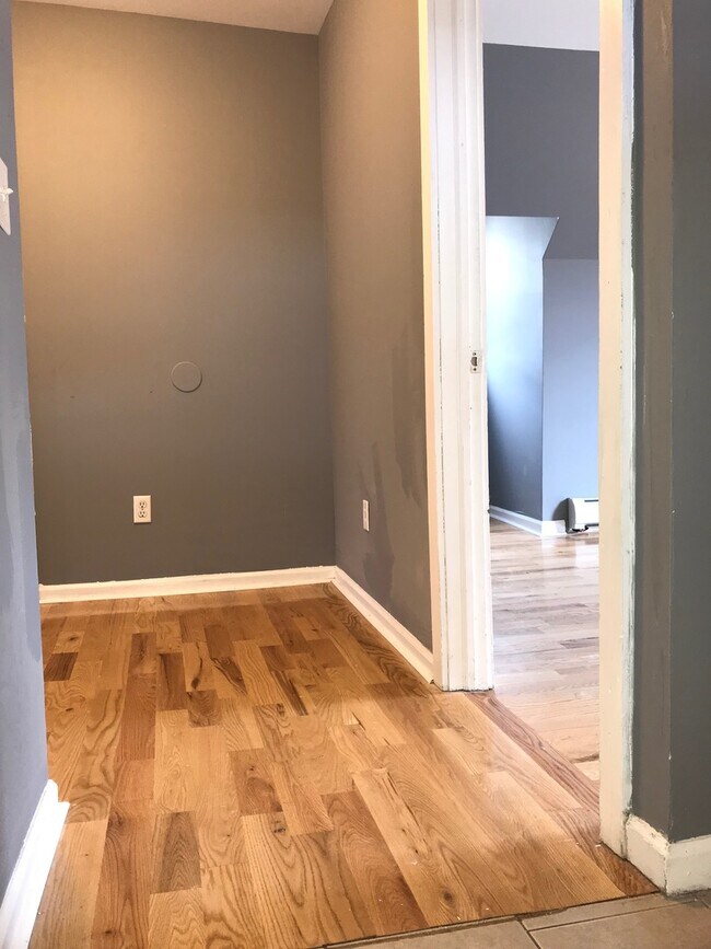 Building Photo - 32 Truman St