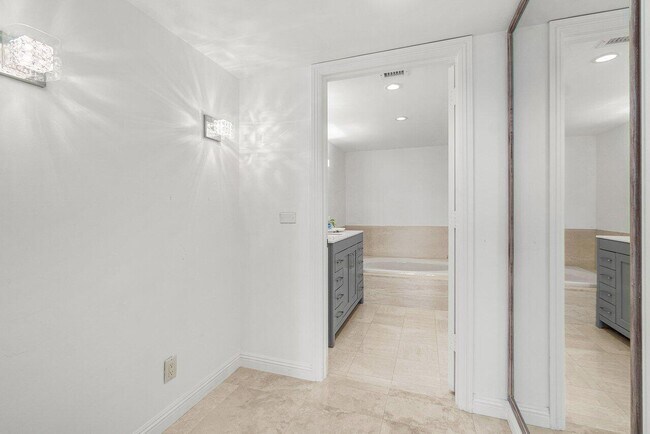 Building Photo - 4201 N Ocean Blvd