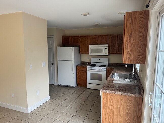 Building Photo - 7 Pleasant Woods