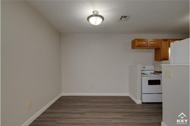 Building Photo - 1324 N Minneapolis St