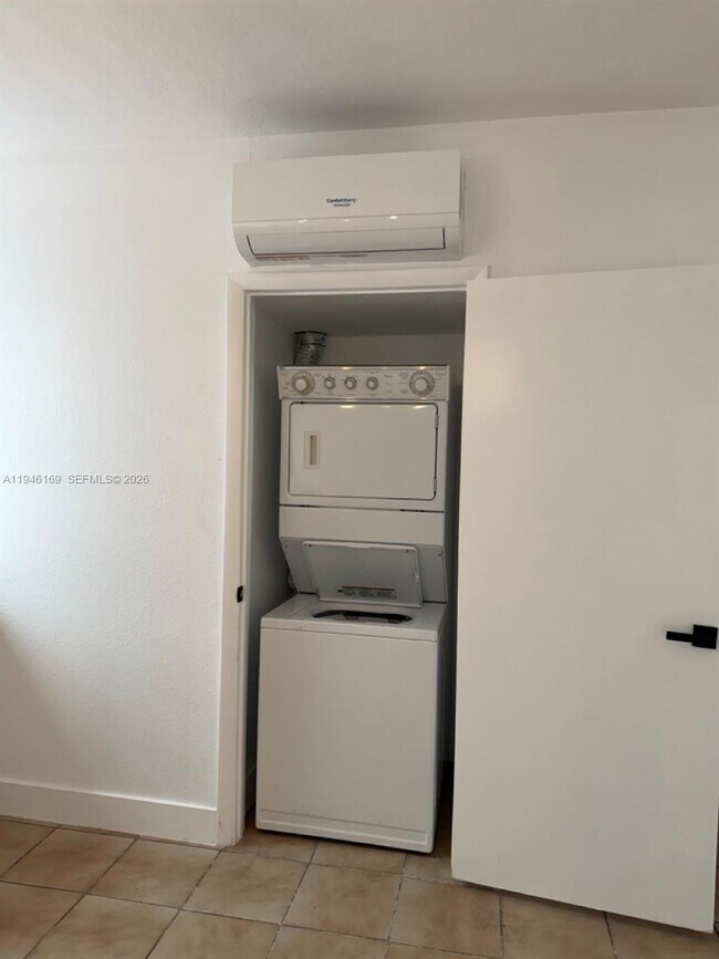 Building Photo - 219 SW 21st Ave