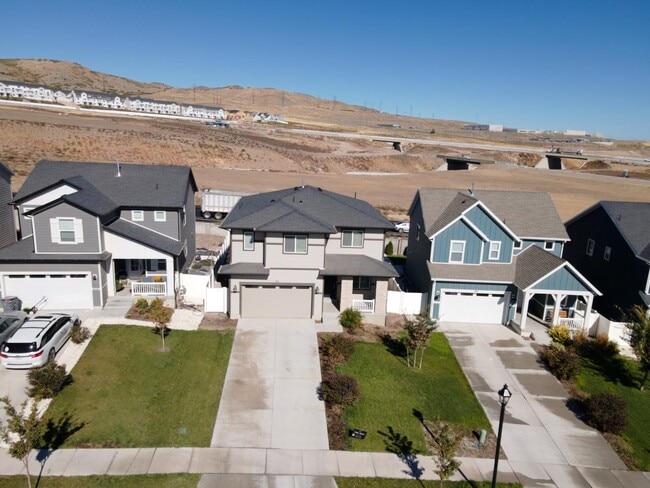 Building Photo - 414 W Snowberry Dr